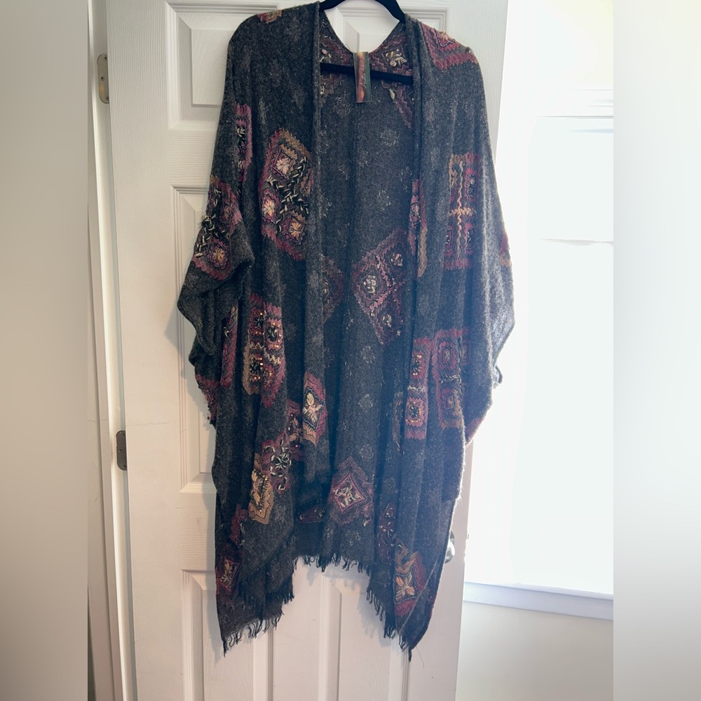 Aratta never worn shawl
